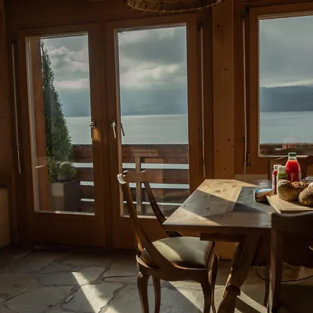 דירה Lakeside With Panorama View