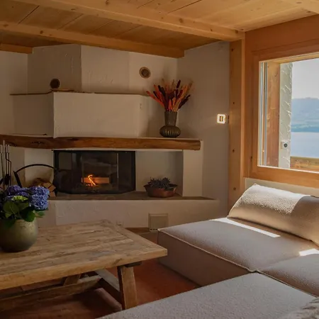 Lakeside With Panorama View Apartment