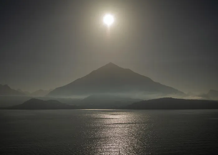 Lakeside With Panorama View *