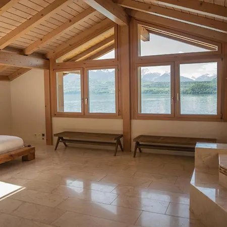 Lakeside With Panorama View 木屋